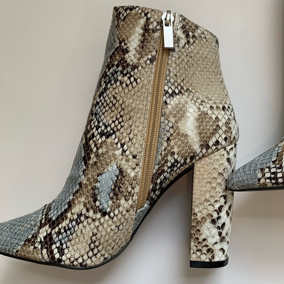 HP🎉 Pointy toe high heel vegan python ankle boot - Picture 7 of 7